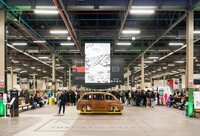 フィアット、ランチア、アバルトなどの歴史保管庫「ヘリテージ・ハブ」。週末のみ予約制・案内付きで公開されてきた同館だが、2023年4月1日には音楽・軽食付きの夜間公開が試みられ、約2000人が来場した。将来こうした企画が収益性を伴うことが好ましい。（photo：Heritage HUB）