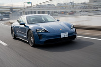 「ポルシェ・タイカン」と「アウディe-tron GT」には、フォルクスワーゲングループの電動プラットフォームのなかでも、ハイパフォーマンスBEV向けの「J1ハイパフォーマンスプラットフォーム」が採用されている。