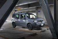 2021年7月1日に発売された「ルノー・カングー リミテッド ディーゼルMT」。その名のとおり、400台限定でディーゼルエンジンを搭載した6段MTモデルである。