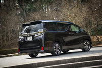 堂々としたボディーサイズと、高い駆動力を発生するパワープラントが魅力の「トヨタ・ヴェルファイア」。フルモデルチェンジから3年を迎えるにあたり、2017年12月にマイナーチェンジが施された。