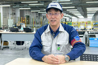 工場のオートメーション化と、現場における人と機械の分業について話をうかがった、北本工場の佐伯一哉工場長。