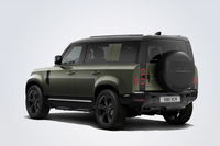 外板色が「ウールストーングリーン（メタリック）」の「ディフェンダー75＋エディション」。