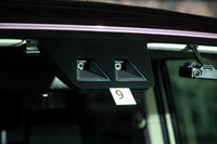予防安全装備・運転支援システムには、新型のステレオカメラを採用。夜間の歩行者も検知可能となった。