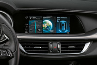 新たに採用されたインフォテインメントシステム。従来のモデルとは異なり、モニターがタッチスクリーンとなったほか、純正ナビゲーションも搭載される。