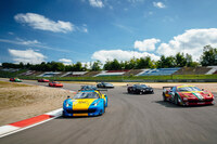 独ニュルブルクリンクで行われた「クラブ・コンペティツィオーネGT」の参加車両。新旧さまざまなレーシングカーが顔を見せる。