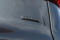 駆動システムの設定は、従来モデルと同じく全車に「クワトロ」フルタイム4WDを採用。2WDの設定はない。