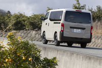 2リッター4気筒自然吸気のQR20DEユニットは最高出力130PS、最大トルク178N・mを発生。少々非力なのは間違いないが、2.4リッターディーゼル車（132PS／370N・m）にはACCが付かないだけに悩ましいところだ。