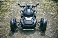 強化リムやフロントグリルプロテクション、スキッドプレート、インテグレーテッドハンドガードなどにより、「ラリーエディション」は視覚的にも他のグレードとの差異化が図られている。