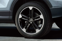 「アウディQ2」に黒いアクセントが目を引く限定車「ブラックスタイルプラス」が登場の画像