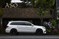 マイナーチェンジを経て、2016年4月に新たなモデル名で発売された「メルセデスAMG GLS63 4MATIC」。3列シートを持つ7人乗りのSUVで、ホイールベースは3mを超える。