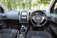 レブカウンターは4500rpmからがレッドゾーン。カーウイングスナビゲーションシステムは、バックモニターとセットでメーカーオプション扱いとなる。