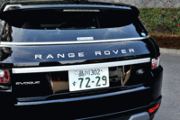 ラゲッジスペースの容量はリアシート使用時が575リッター（クーペは550リッター）で、リアシートを折りたたむと1445リッター（同1350リッター）まで広がる（写真をクリックするとシートアレンジが見られます）。