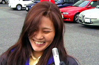 
	【写真上】クライスラー「グランドボイジャー」
	【写真下】クライスラー/ジープ　プロダクト・コミュニケーション部製品広報課の別府かお り課長
	 