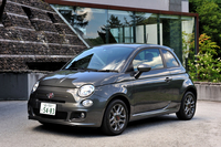 MT仕様の「フィアット500」がカタログモデルに“格上げ”された。2012年7月に発売された250台限定のMT仕様車「500スポーツ プラス」は約1カ月で完売になったという。
