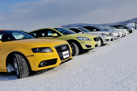北海道のテストコースには「アイスガード ファイブ」を装着したFF、FR、4WDのテスト車がそろえられた。