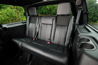 2列目同様、3列目シートもベンチタイプの3人乗りとなっている。