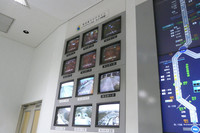 東京アクアラインは監視重点箇所ということで、別モニターで監視される。