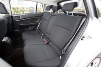 後席は25mm長くなったホイールベースにより、レッグスルームが広くなった。