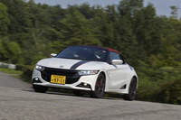 モデューロのカスタマイズパーツをフル装備した、テスト車の「S660」。