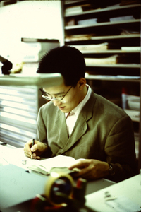 二玄社『SUPER CG』編集部で新米記者時代の筆者。
    