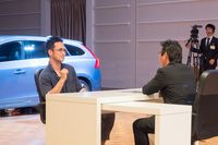 着席しての商談も、大切だという。
    