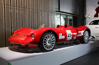 1960年代のレーシングスポーツ「ビッザリーニP538」の車体に直噴エンジンとモーターを組み合わせたパラレルプラグイン式のハイブリッドマシン「エコ・タルガ・フローリオ」。最高出力275psで最高速度238km/hという。