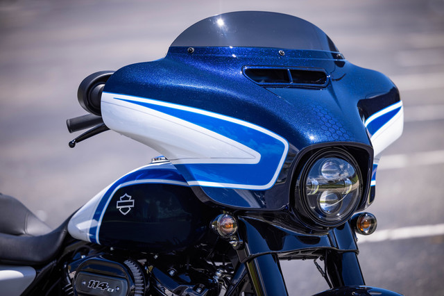 世界限定500台！ ハーレーのツーリングモデルにカスタムペイントの限定