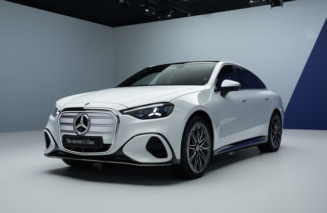 メルセデス・ベンツが電気自動車版の新型「Cクラス」を発表 航続距離は
