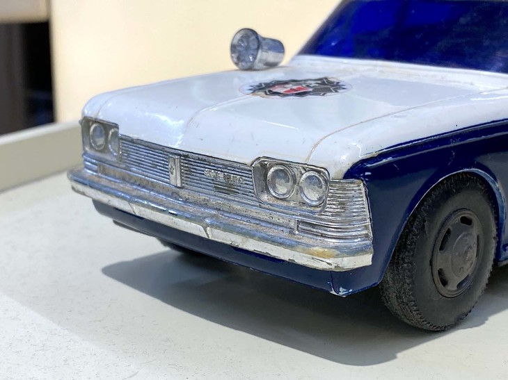 3代目「クラウン」前期型のフロントを緻密に模している。