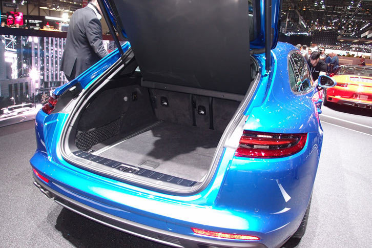 ポルシェ・パナメーラ スポーツツーリスモ