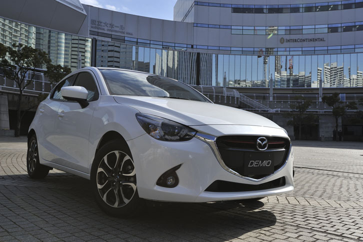 「デミオ ミッドセンチュリー」（2015年4月23日発売）。「13S Lパッケージ」と「XDツーリング Lパッケージ」がベースとされた。