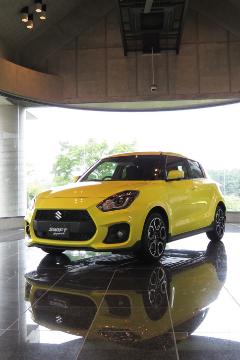 新型「スイフトスポーツ」