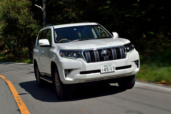 フロントグリルやヘッドランプのデザインは、より力強さを感じさせるものに改められた。