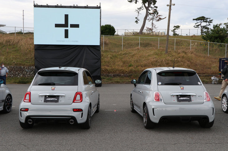 「アバルト500」シリーズのデザインの変化を、リアからも確認。違いとしては、テールランプの意匠や、リアバンパーに新設されたバックランプとフォグランプなどが挙げられる。