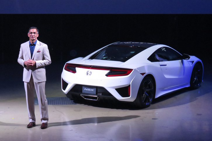 生産責任者を務めるクレメント・ズソーザLPL。新型「NSX」の生産を担う「パフォーマンス・マニュファクチュアリング・センター（PMC）」の壁には、本田宗一郎の「常識に挑戦し、夢を追い続けることでのみ、我々の未来は存在する」という言葉が掲げられているという。