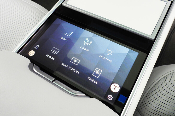 レンジローバーSVビスポーク1858エディション（リアセンターコンソール）