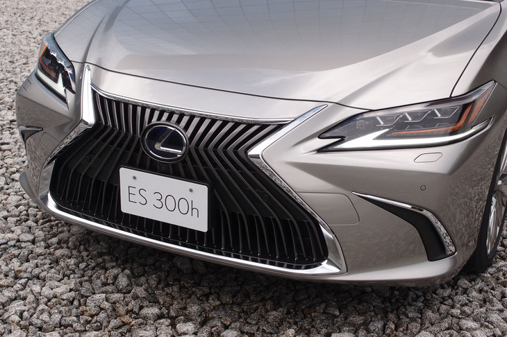 レクサスES300h“バージョンL”（フロントまわり）