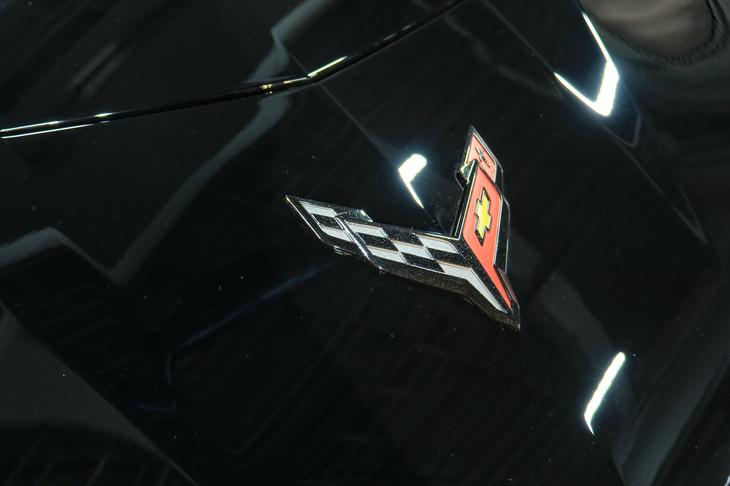 シボレー・コルベットZ06（「クロスフラッグ」エンブレム）