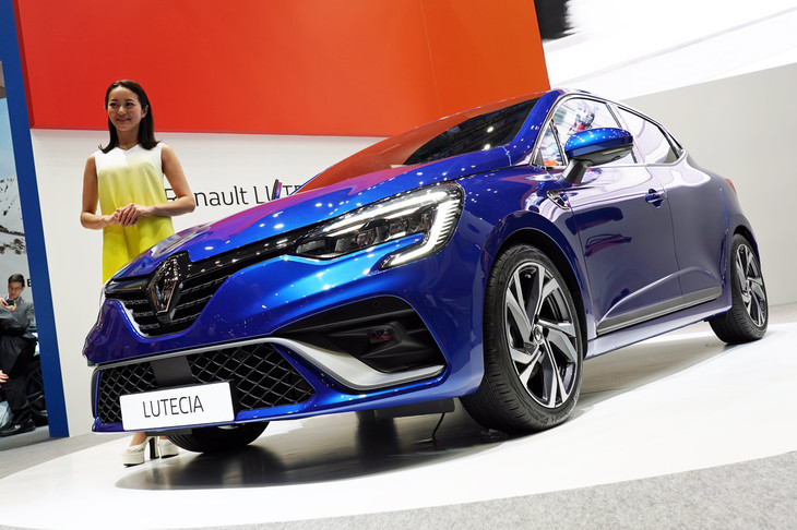 2019年の東京モーターショーに出展された新型「ルーテシア」。当初、日本導入は2020年前半とアナウンスされていたが、コロナ禍の影響により、スケジュールは遅れることとなった。