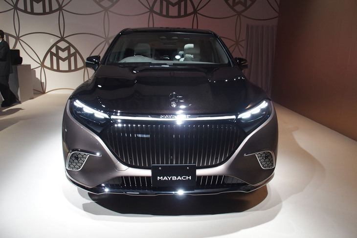マイバッハEQS680 SUV（フロントビュー）
