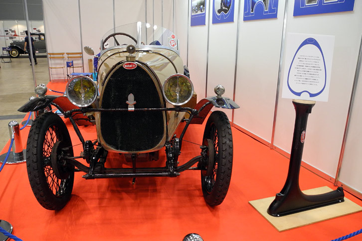 Bugatti Club Japaのブースに展示された「ブガッティT23モディフィエ」。