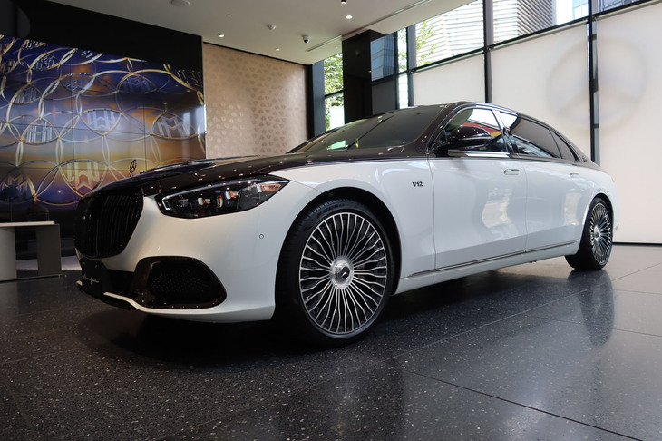 メルセデス・マイバッハS680エディションノーザンライツ