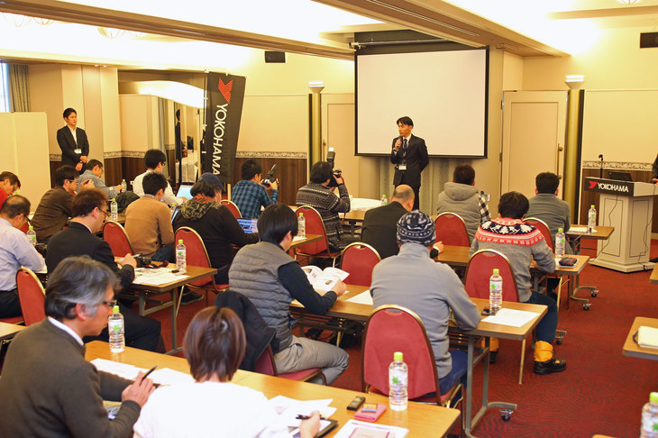 試走会の前日にはタイヤにまつわる勉強会も催され、「タイヤにシリカを配合する理由とは？」「スタッドレスタイヤで氷上性能と雪上性能がトレードオフの関係となるのはなぜ？」といった技術的な説明が行われた。