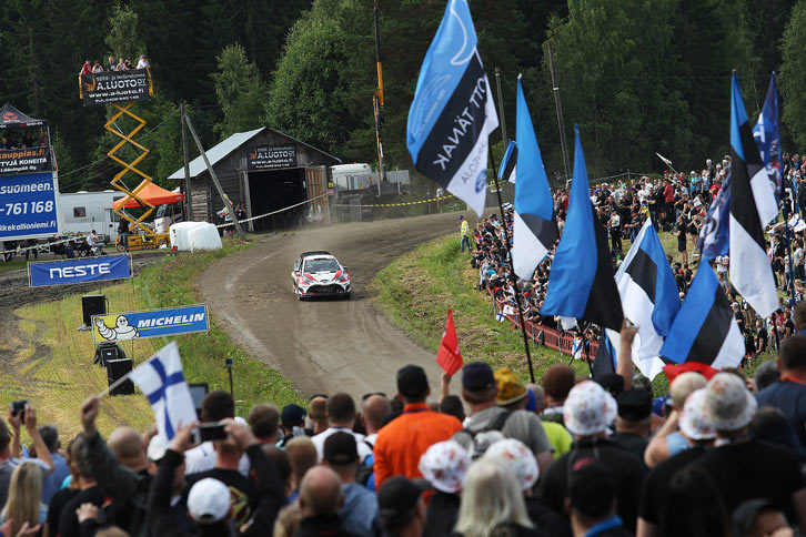 超高速ステージとして有名なオウニンポウヤのなかでも、最も多くのギャラリーが集まるポイント。ラトバラはこのステージでトラブルに見舞われ、優勝争いから脱落した。