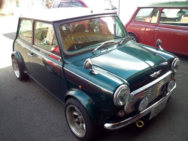 かつて十余年にわたり所有していた「ローバー・ミニ」。前オーナーの「ヤフオクに出す。落札されなかったら廃車にする」という言葉に哀れを覚えて引き取ったのが運の尽き。いろいろヒドい目にも遭ったけど、間違いなく楽しいクルマでした。