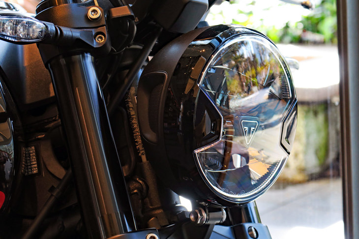 トライアンフ・トライデント660（ヘッドランプ）