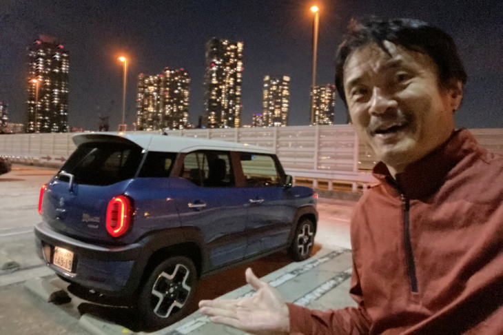 今回の試乗車は新色となる「ミスティックブルーメタリック×ホワイト2トーンルーフ」の外板色をまとっていた。これを含め最新の「クロスビー」には全13種類のエクステリアカラーが設定されている。