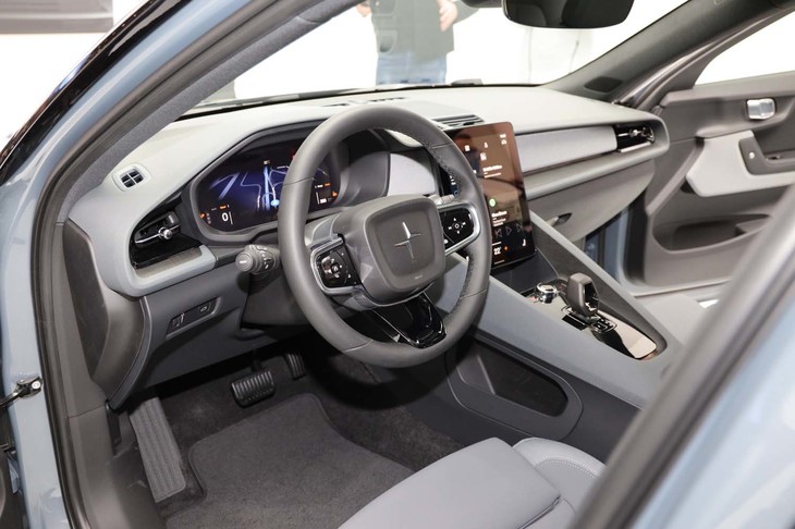 ポールスター2（インテリア）