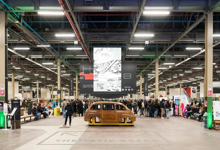 フィアット、ランチア、アバルトなどの歴史保管庫「ヘリテージ・ハブ」。週末のみ予約制・案内付きで公開されてきた同館だが、2023年4月1日には音楽・軽食付きの夜間公開が試みられ、約2000人が来場した。将来こうした企画が収益性を伴うことが好ましい。（photo：Heritage HUB）