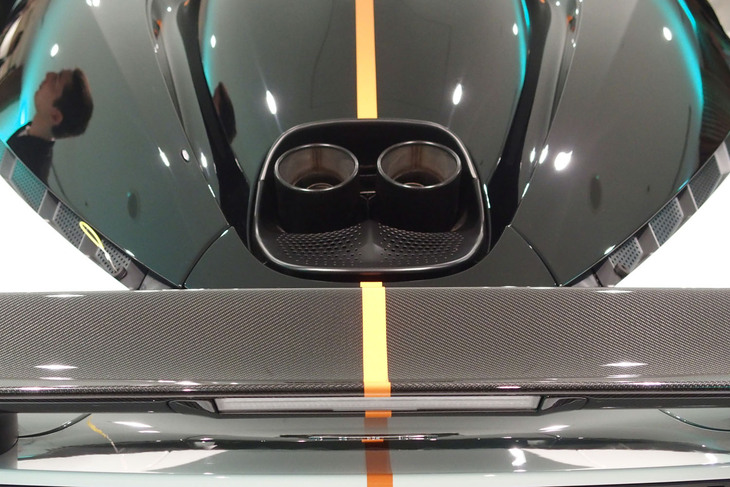 アストンマーティン・ヴァルハラ（テールパイプフィニッシャー）